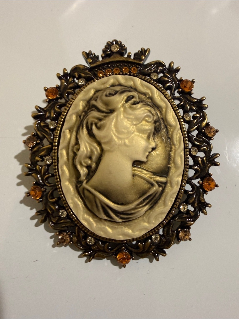 Vintage-Gold Filigree Oval Brooch Antique Jewelry